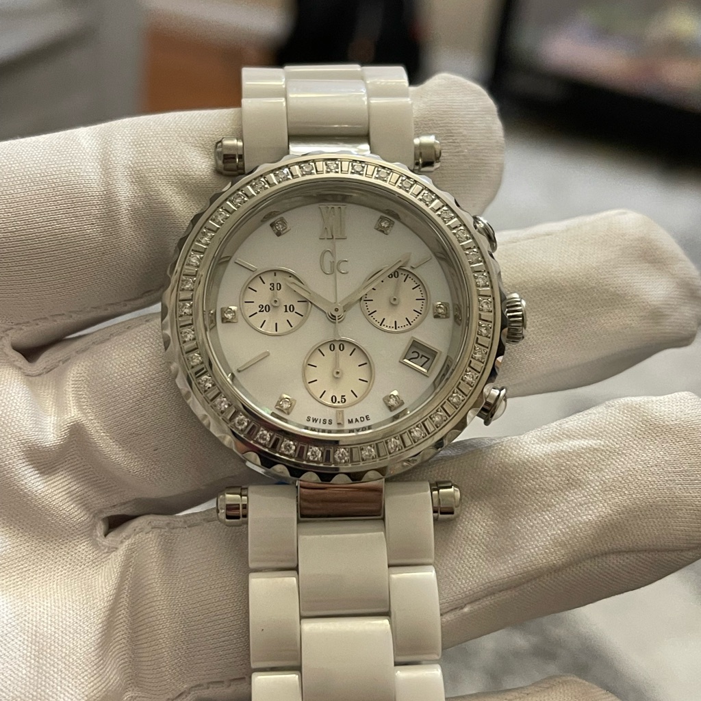 Guess Ladies Diver Chic Watch I01500m1 Chronograph Diamond Mother Of Pearl Dial